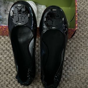 Tory Burch  9.5 patent black ballet